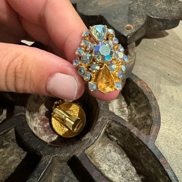 Vintage gold tone Aurora Borealis adjustable size ring - Picture 8 of 15